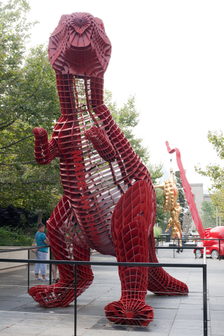 Illustration for article titled These Are The Weirdest Dinosaur Statues Ever